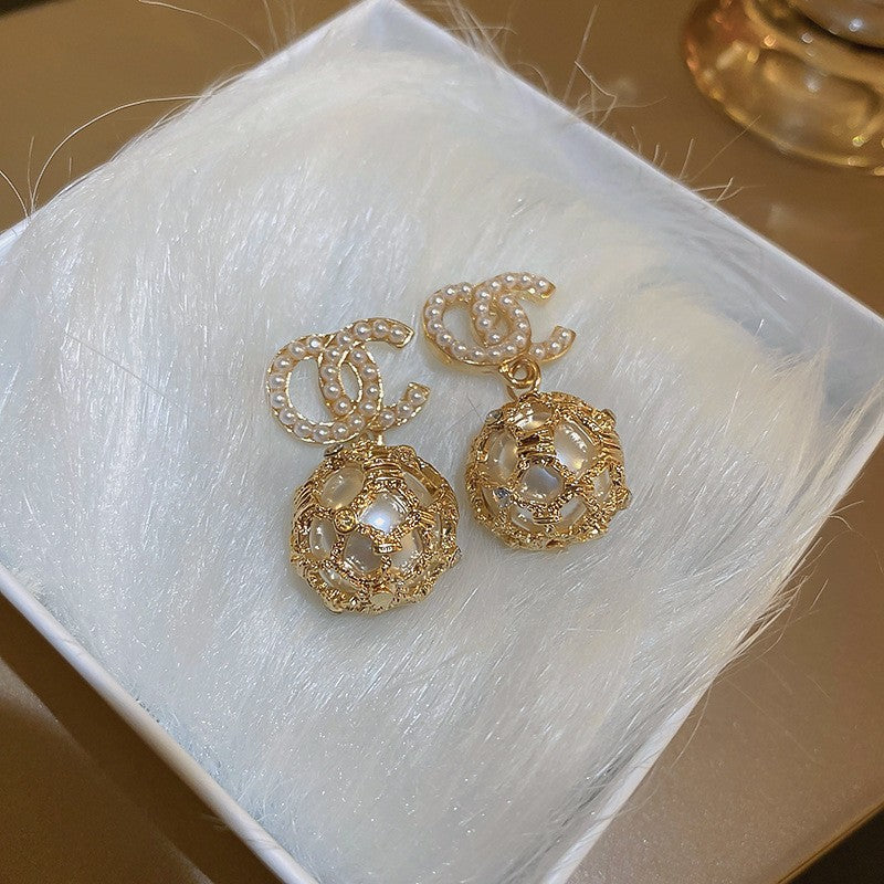 金色鋯石字母電鍍耳環