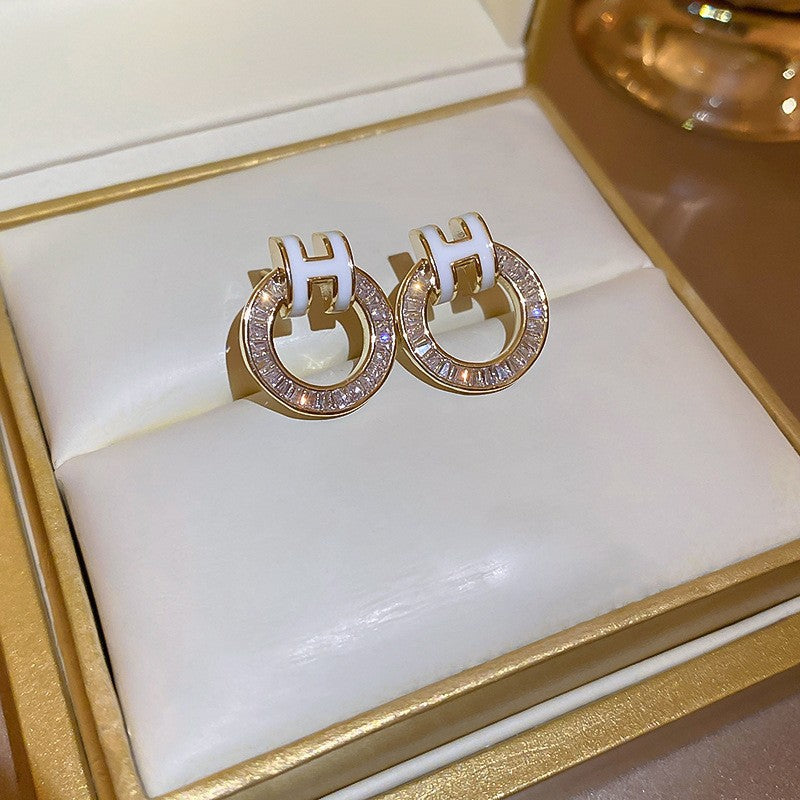 金色鋯石字母鑲鑽耳環