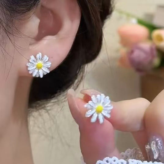 甜美小眾精致小雛菊花朵耳釘2026清新百搭耳環彩色耳飾氣質耳墜女