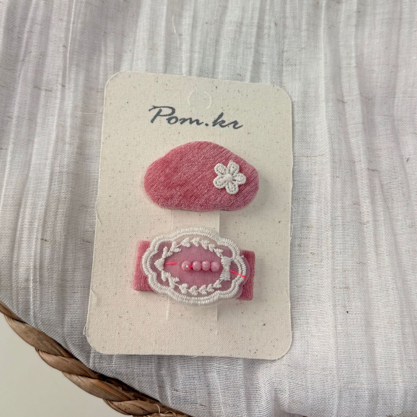粉色蕾絲波點刺繡髮夾