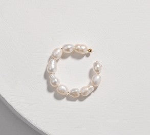 彩色琺瑯微鑲耳骨夾－月亮耳環款細節｜https://igowo.tw/
