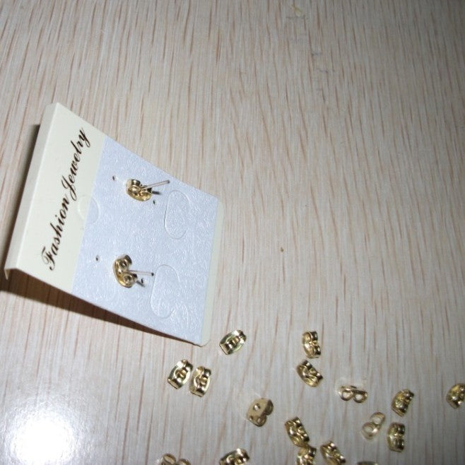 金色蝴蝶耳釘－商品主圖｜https://igowo.tw/