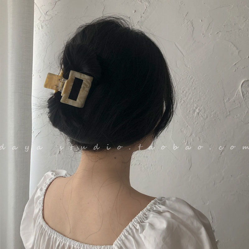 醋酸板材豹紋鯊魚夾－小野貓深色款實拍｜https://igowo.tw/