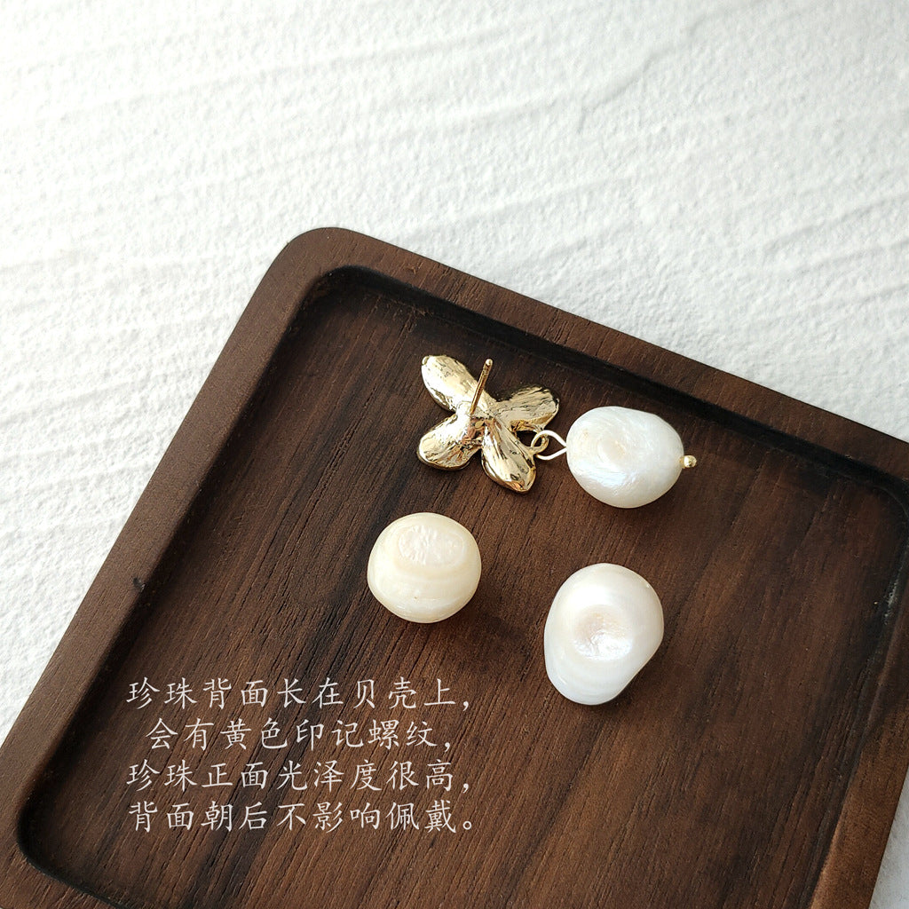 金色琺瑯珍珠樹葉耳環－第二視角實拍｜https://igowo.tw/