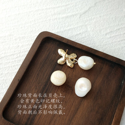 金色琺瑯珍珠樹葉耳環－第二視角實拍｜https://igowo.tw/