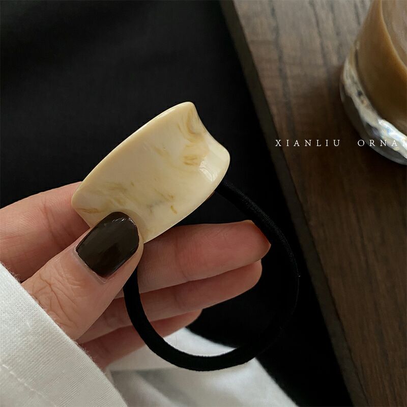 醋酸板材幾何髮圈－寬版茶色款細節｜https://igowo.tw/