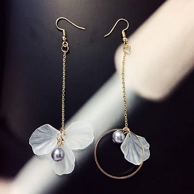 花朵流蘇不對稱耳鉤－商品主圖｜https://igowo.tw/