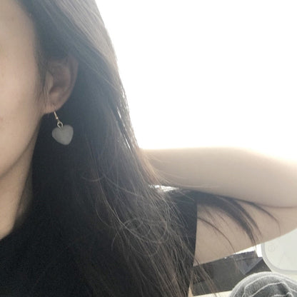 絨面毛球愛心復古耳鉤－2酒紅色款實拍｜https://igowo.tw/
