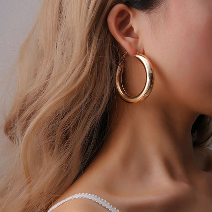 金色圓圈誇張耳環－商品主圖｜https://igowo.tw/
