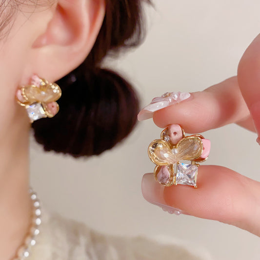 水晶花朵簡約耳釘－商品主圖｜https://igowo.tw/