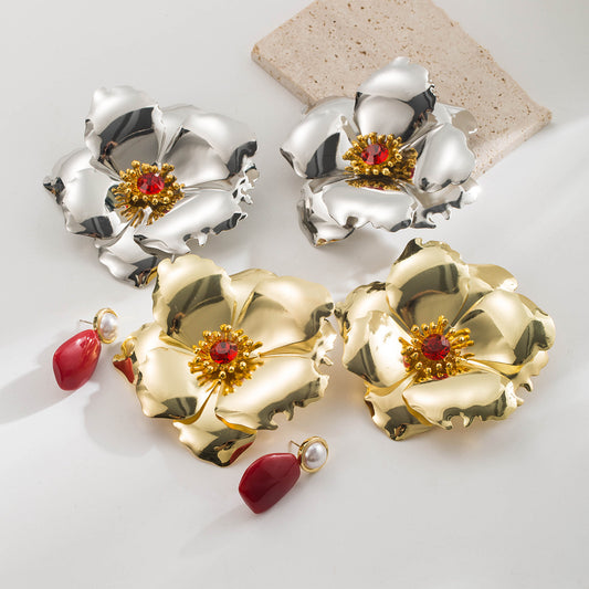紅色花朵鑲鑽誇張耳環－商品主圖｜https://igowo.tw/