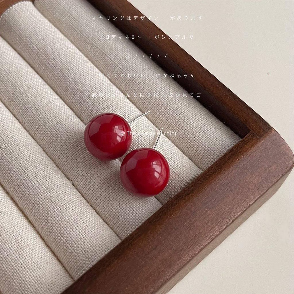 紅色珍珠圓珠復古耳釘－十毫米款細節｜https://igowo.tw/