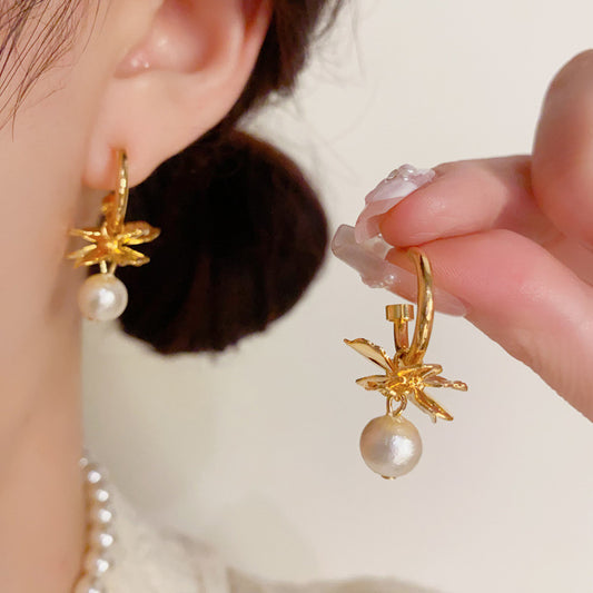 金色珍珠花朵電鍍耳墜－商品主圖｜https://igowo.tw/