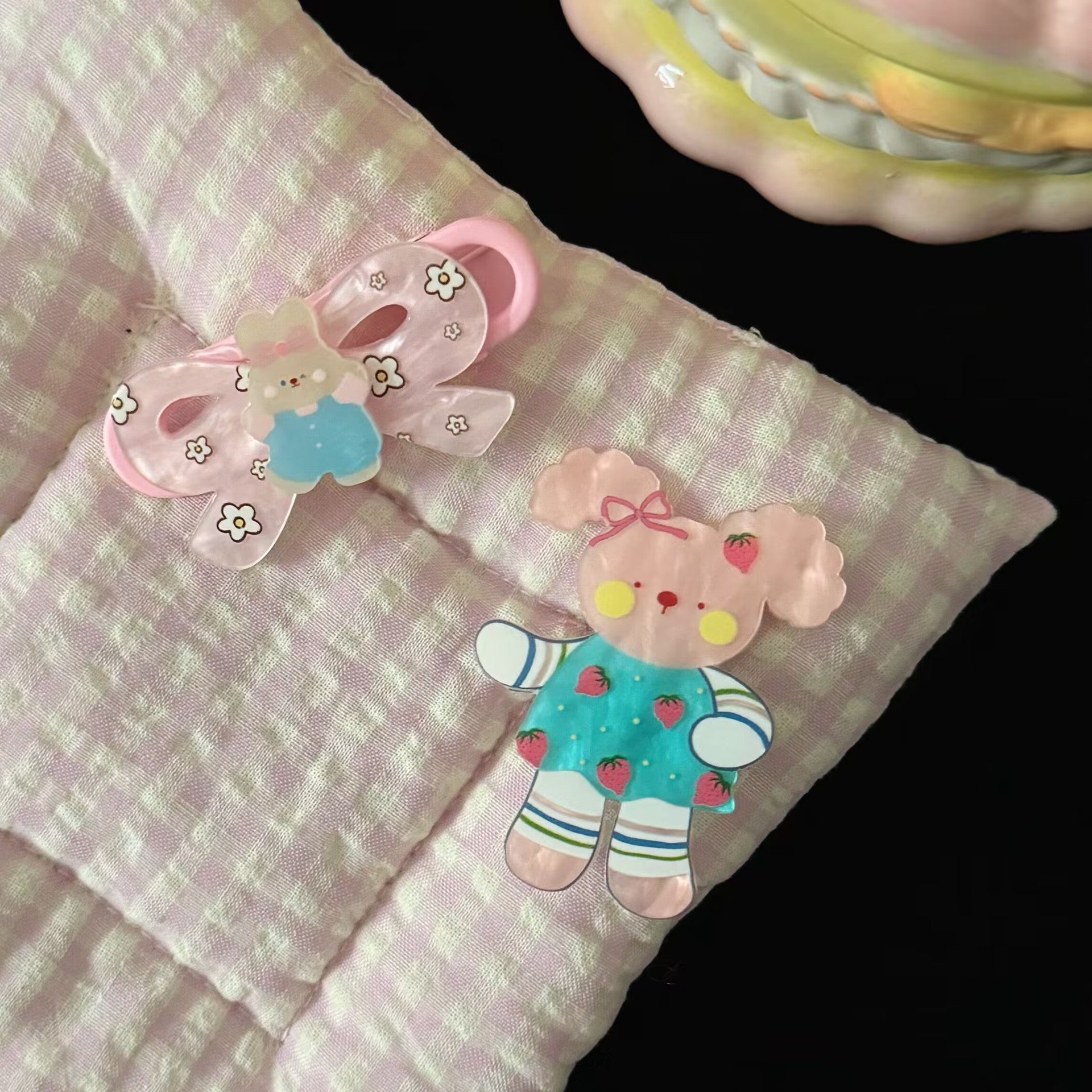 粉色壓克力兔子髮夾－商品主圖｜https://igowo.tw/