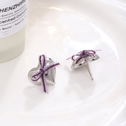 緞帶蝴蝶結愛心耳環－4/白色蝴蝶結款細節｜https://igowo.tw/