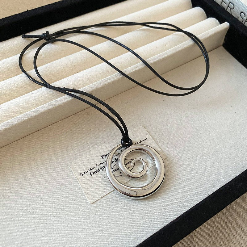皮革流蘇墜飾項鍊－31#項鍊-咖色-皮革款細節｜https://igowo.tw/