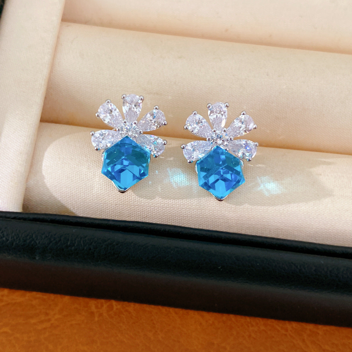 金色鋯石花朵電鍍耳釘