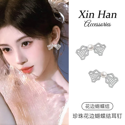 珍珠蕾絲蝴蝶結耳釘－商品主圖｜https://igowo.tw/