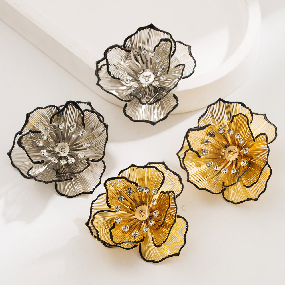 銀針山茶花鏤空耳環－商品主圖｜https://igowo.tw/