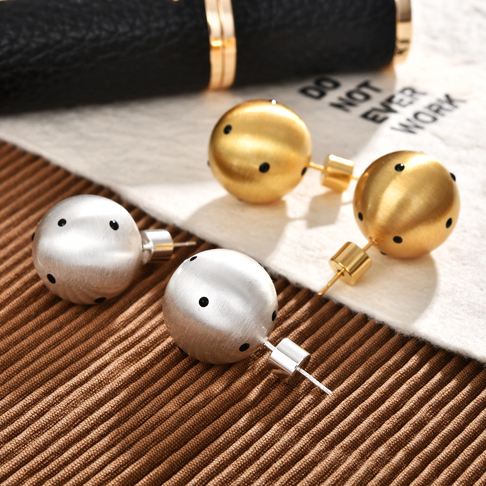 黑色波點圓珠拉絲耳釘－商品主圖｜https://igowo.tw/