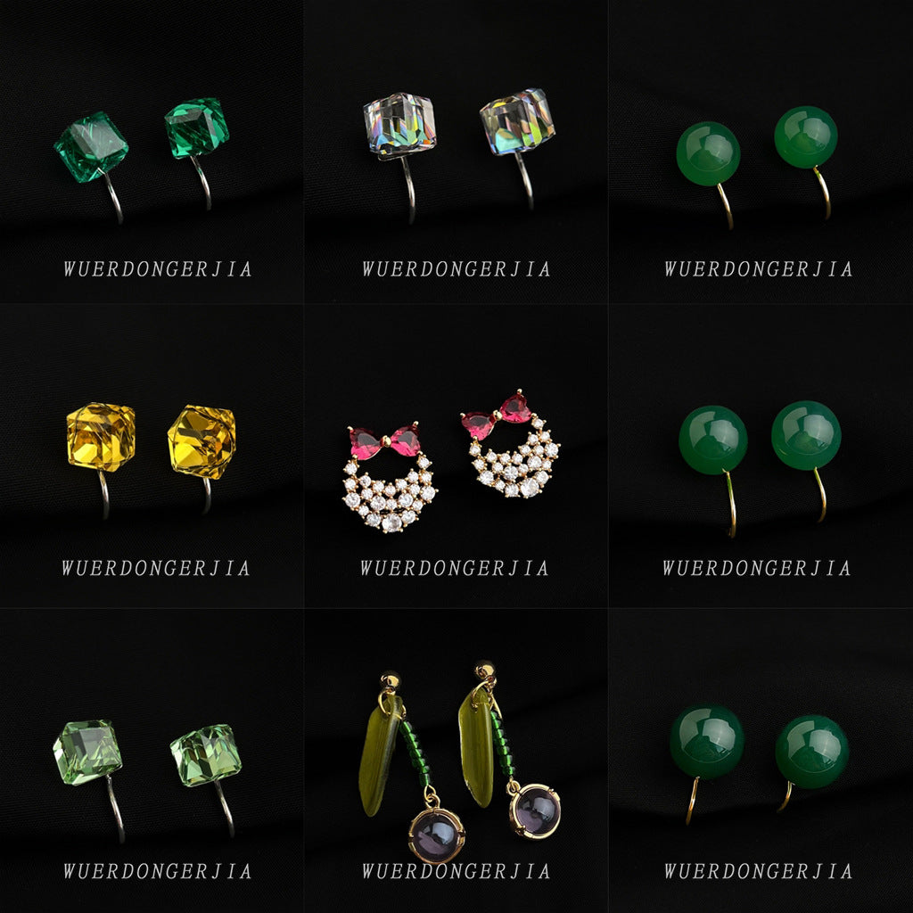 金色琺瑯花朵耳夾－第二視角實拍｜https://igowo.tw/