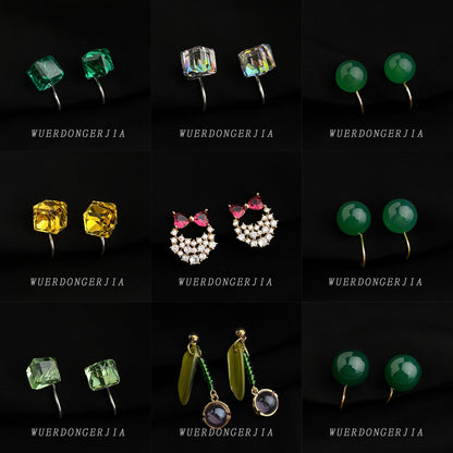 金色琺瑯花朵耳夾－第二視角實拍｜https://igowo.tw/