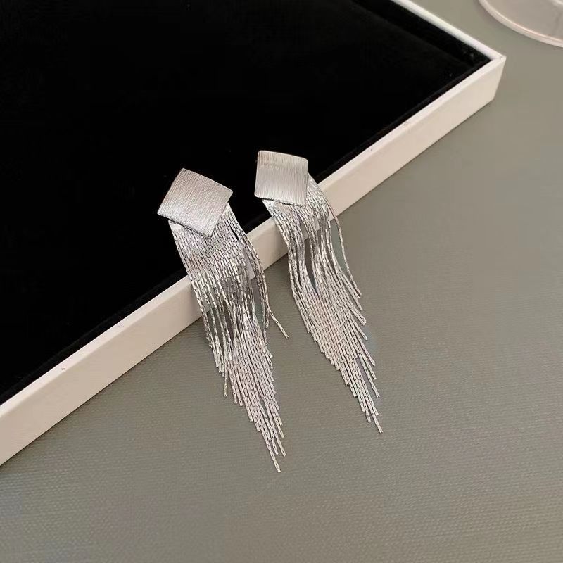 銀針圓形流蘇耳環－細節特寫40｜https://igowo.tw/