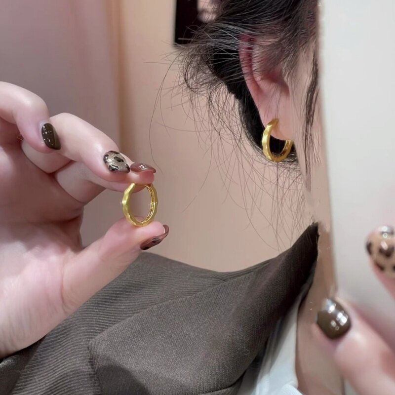 金色素圈小巧簡約耳扣－商品主圖｜https://igowo.tw/