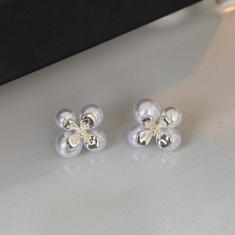 珍珠花朵復古小巧耳釘