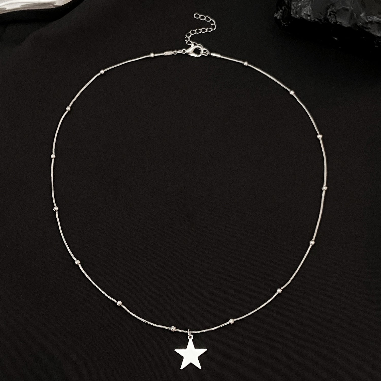 星星墜飾簡約項鍊－細節特寫2｜https://igowo.tw/