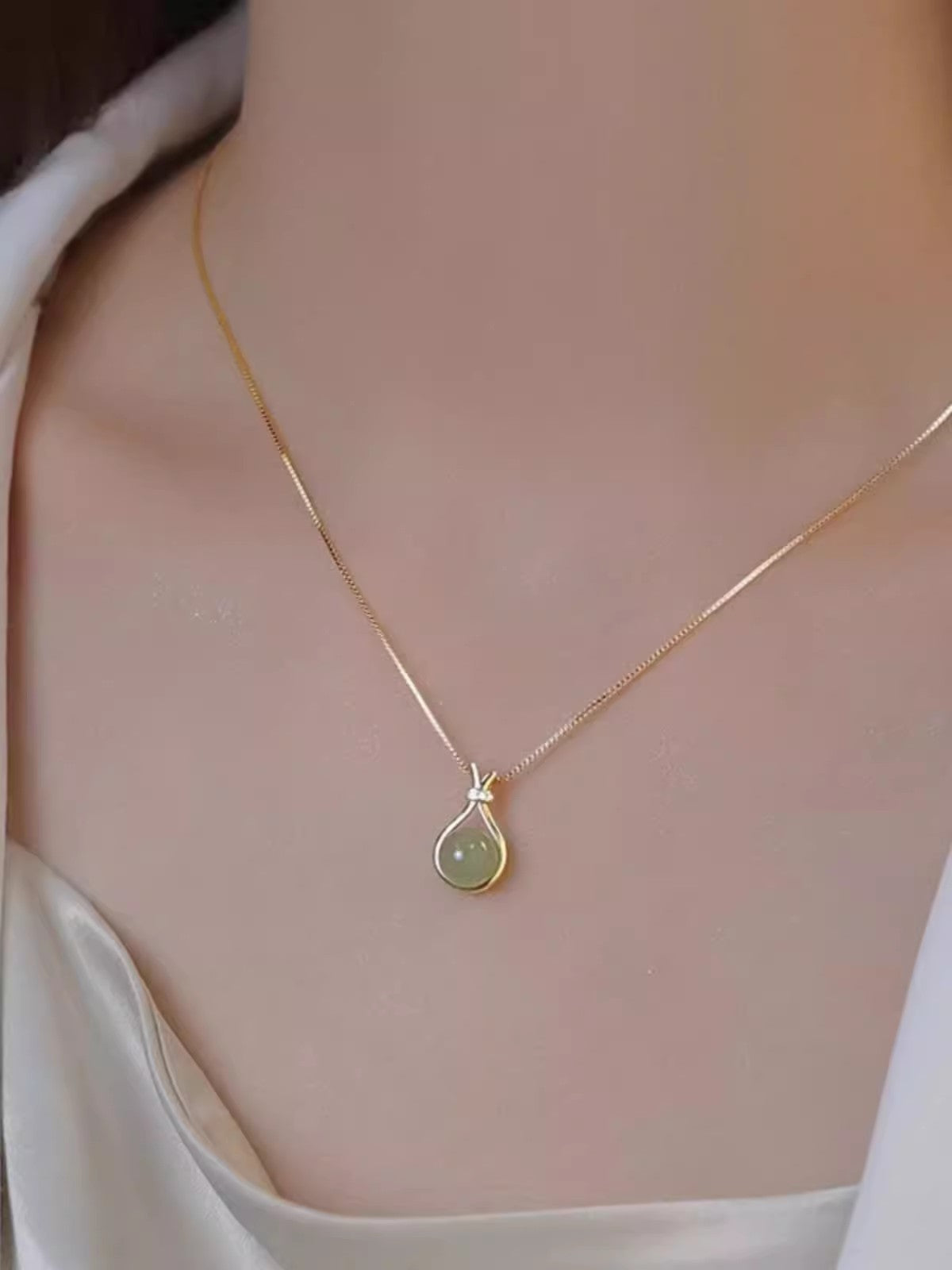 珍珠鈦鋼蝴蝶復古項鍊－細節特寫4｜https://igowo.tw/