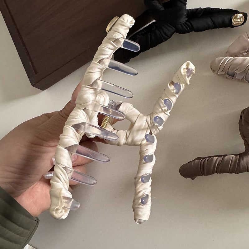 布面纏繞髮夾－衣架-卡其款細節｜https://igowo.tw/