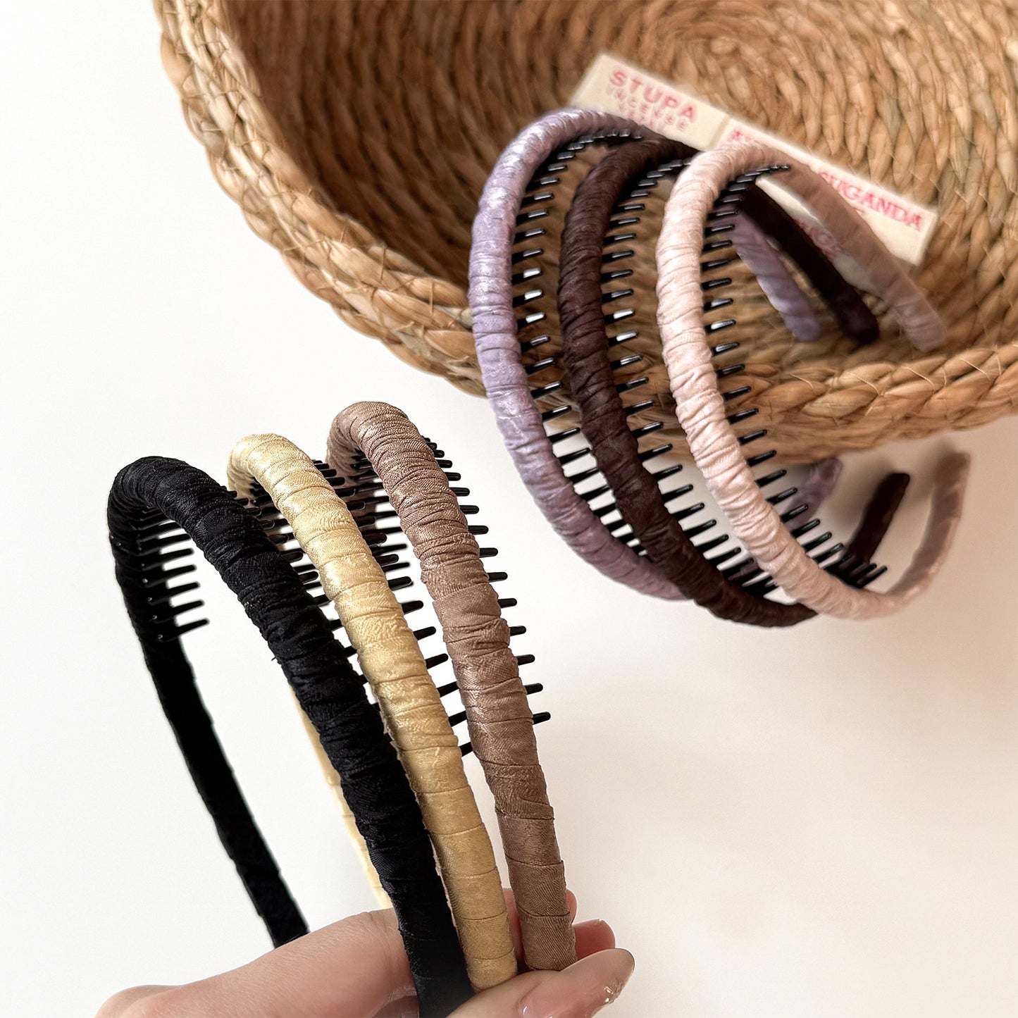 布面纏繞簡約髮箍－粉色款細節｜https://igowo.tw/