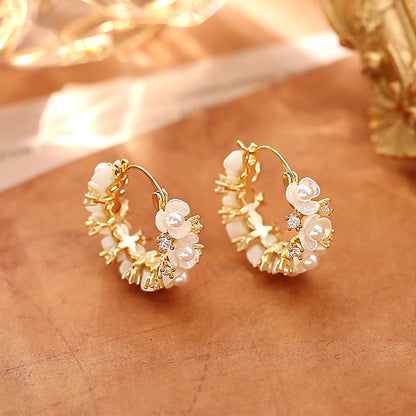 珍珠鋯石貝殼花朵耳環－商品主圖｜https://igowo.tw/