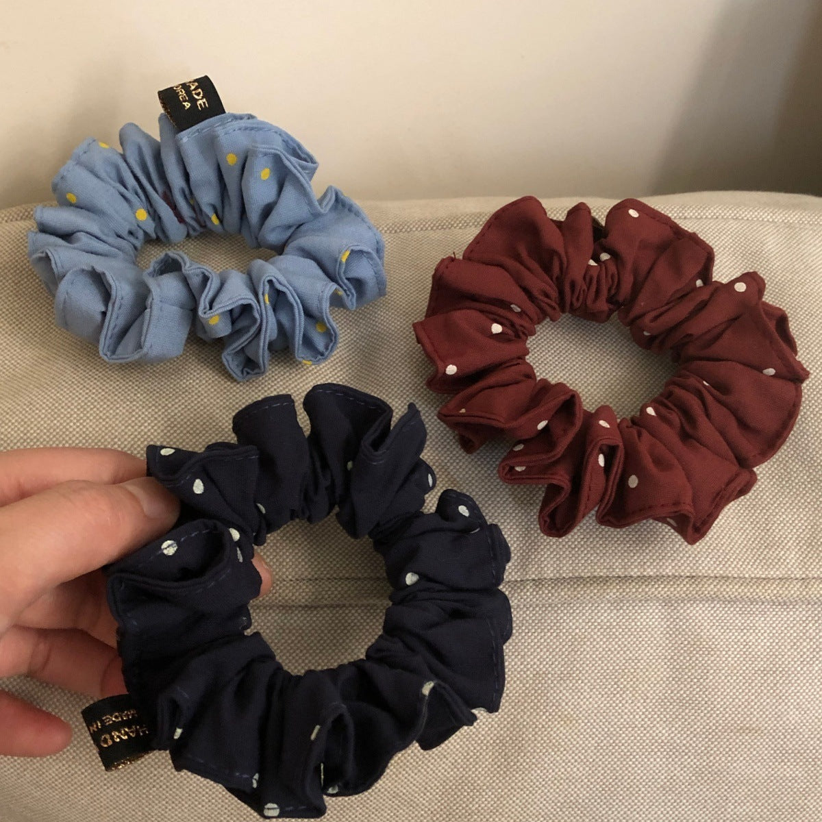 彈力繩波點簡約髮圈－商品主圖｜https://igowo.tw/