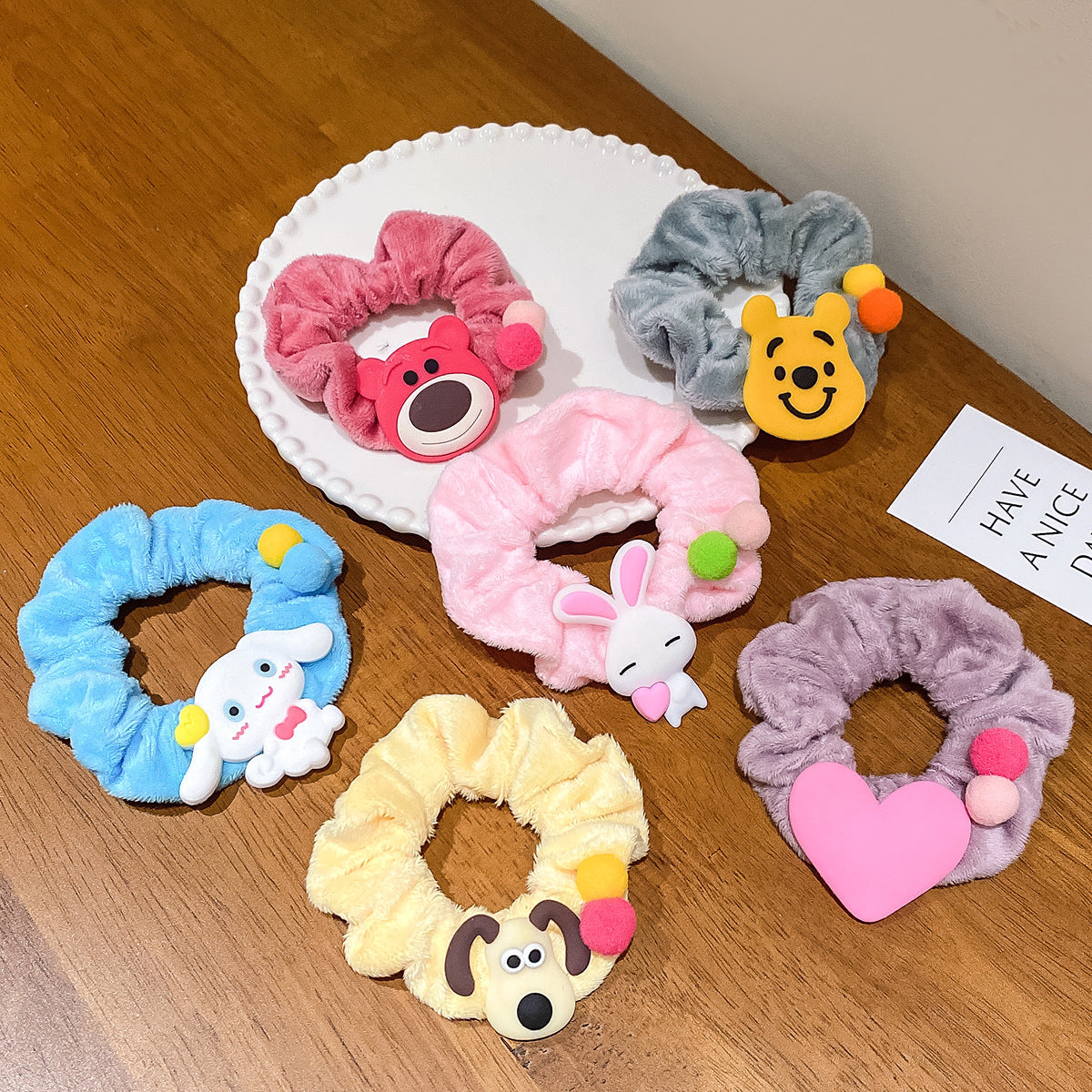 絨面大腸圈草莓髮圈－商品主圖｜https://igowo.tw/