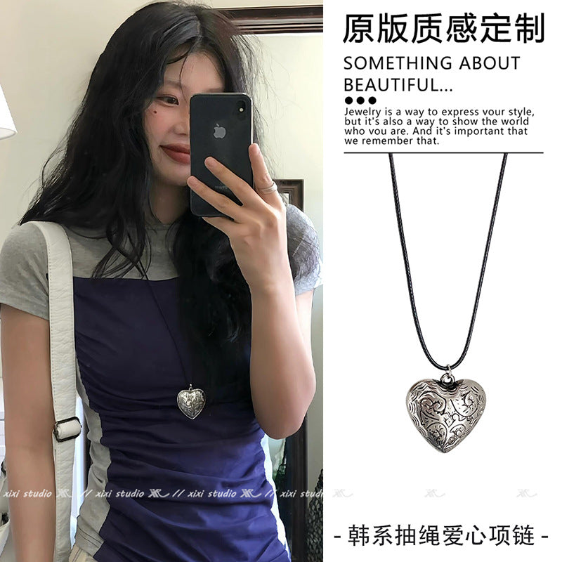 皮繩愛心墜飾項鍊－商品主圖｜https://igowo.tw/
