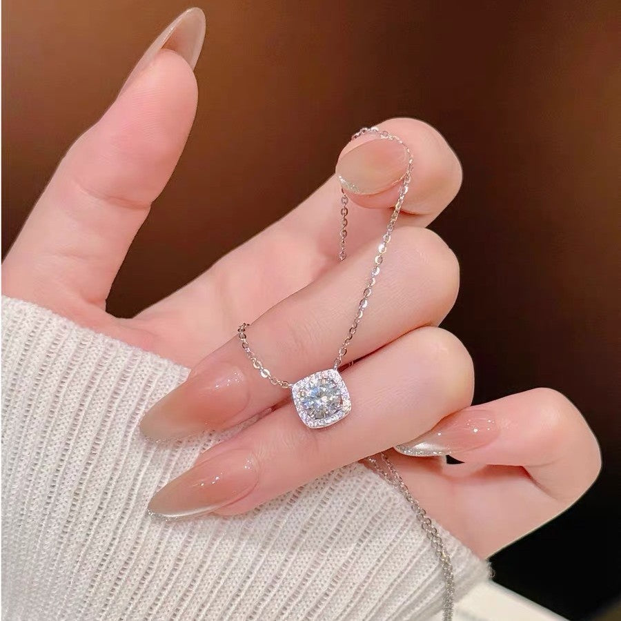 鋯石鈦鋼方形墜飾項鍊－商品主圖｜https://igowo.tw/