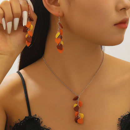 彩色楓葉垂墜耳環－商品主圖｜https://igowo.tw/