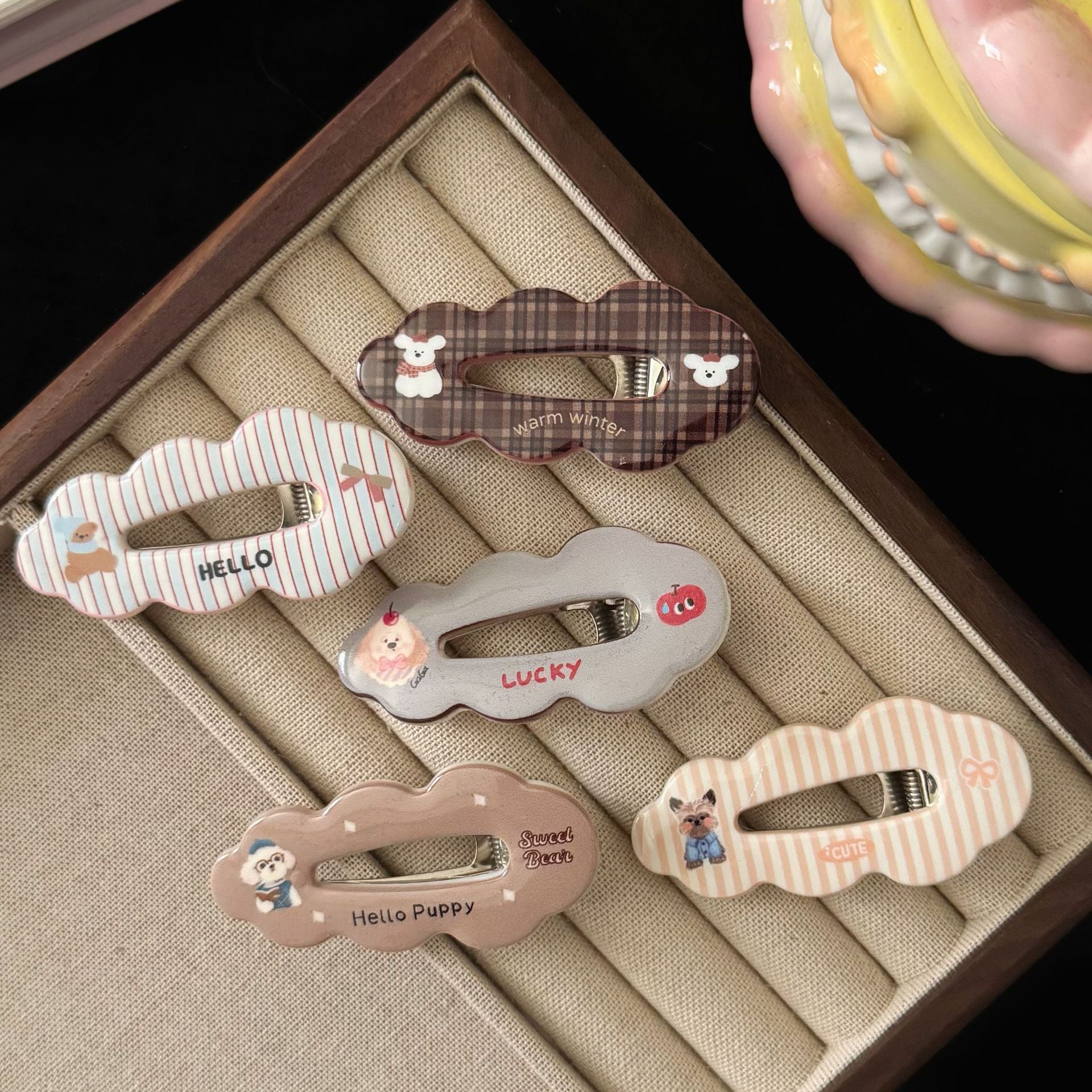 棕色小狗三角形髮夾－商品主圖｜https://igowo.tw/