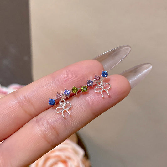 繽紛鋯石蝴蝶結耳釘－商品主圖｜https://igowo.tw/
