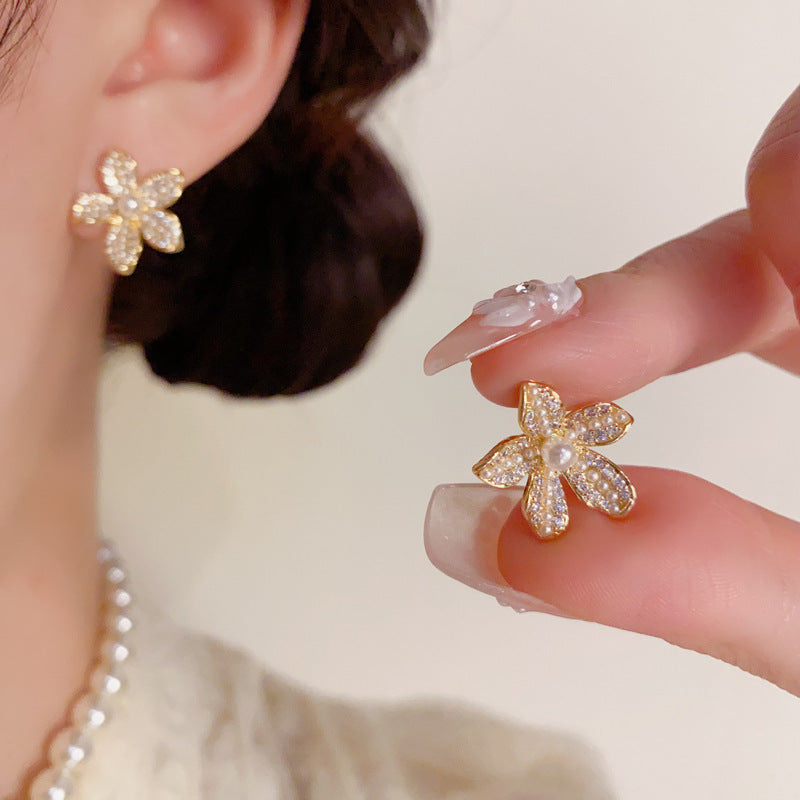 珍珠鋯石花朵簡約耳釘－商品主圖｜https://igowo.tw/