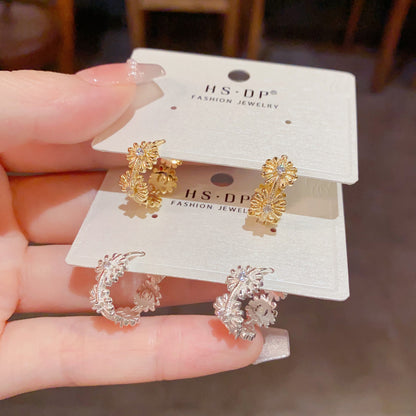 金屬雛菊簡約耳扣－商品主圖｜https://igowo.tw/