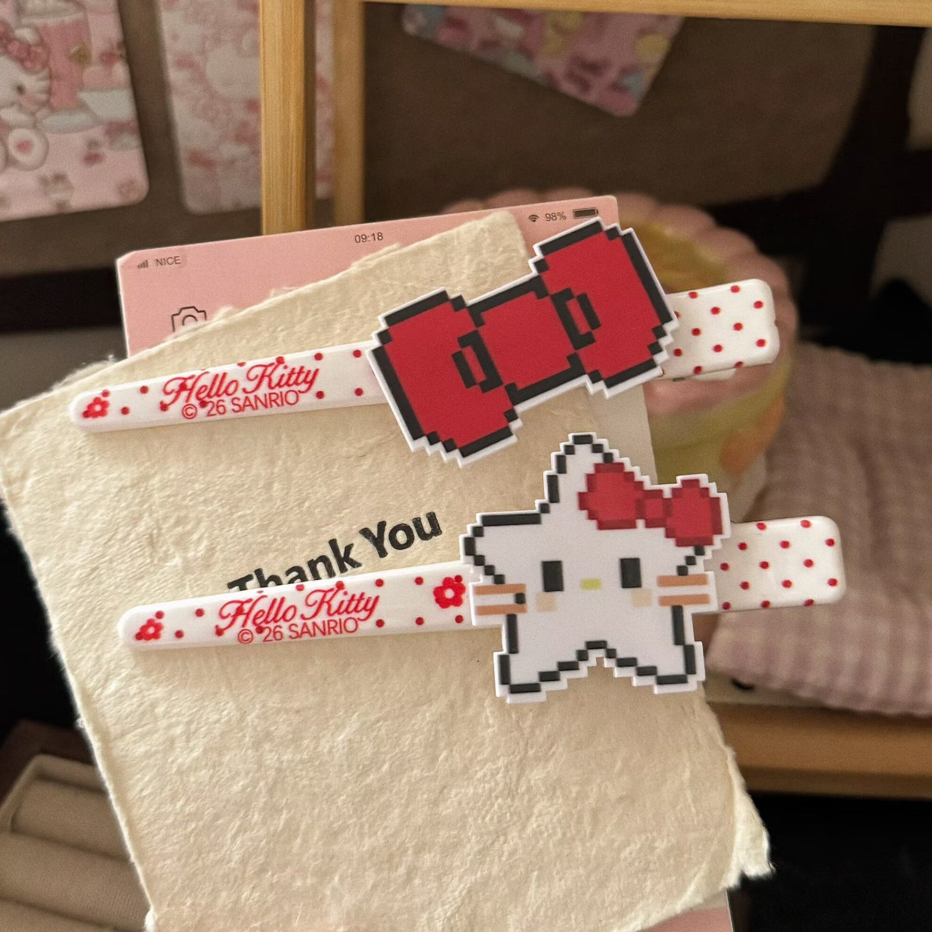 紅色貓咪領結髮夾－商品主圖｜https://igowo.tw/