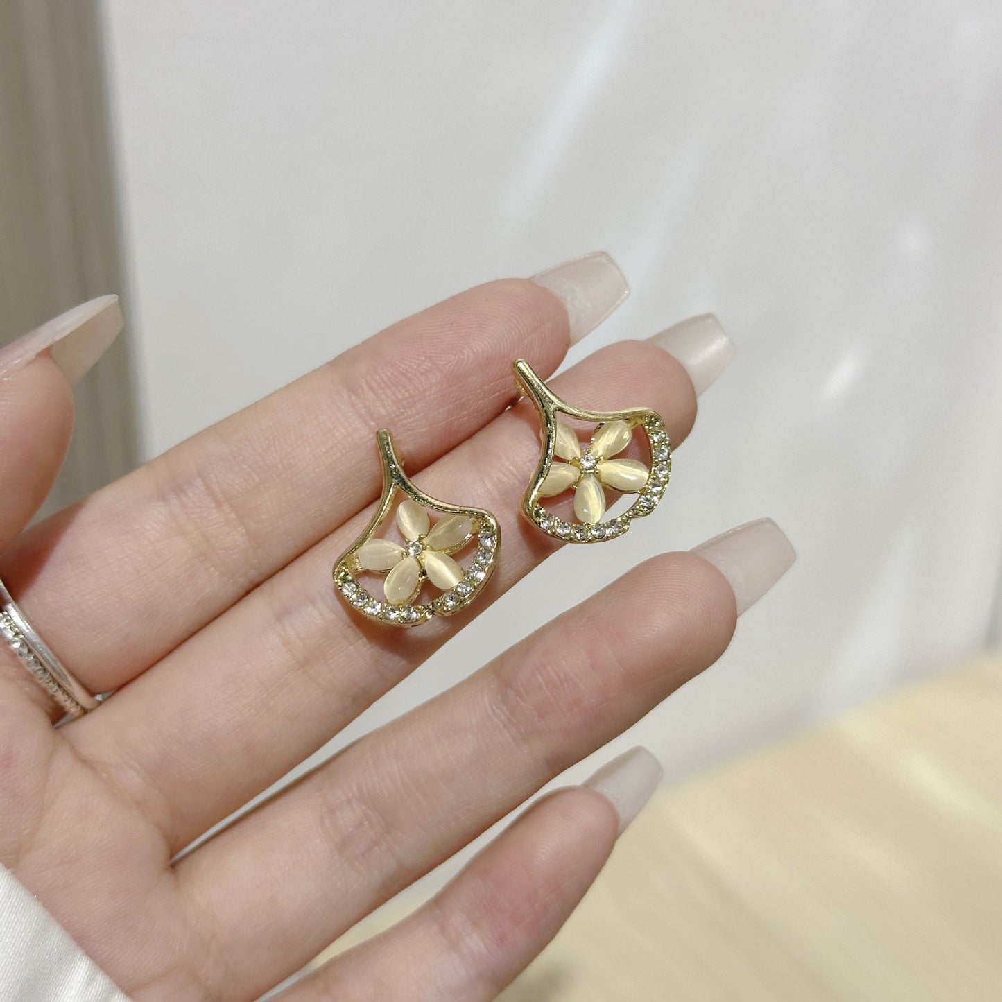 蝴蝶結花朵耳環－細節特寫48｜https://igowo.tw/