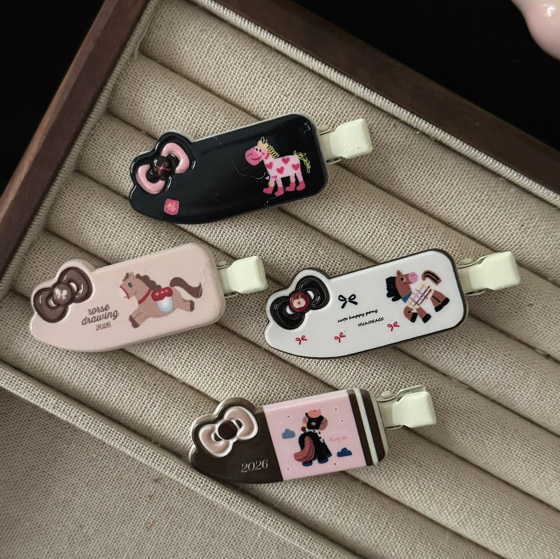 棕色小馬卡通髮夾－商品主圖｜https://igowo.tw/