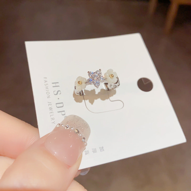 貝殼花朵可調式戒指－第二視角實拍｜https://igowo.tw/