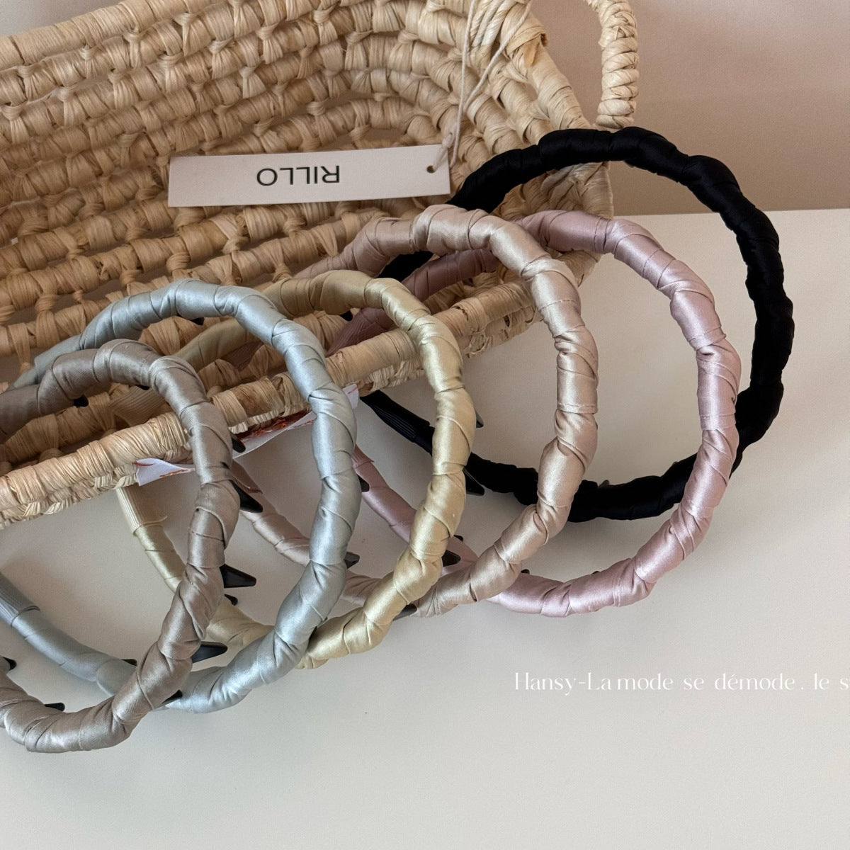 布面波浪纏繞簡約髮箍－商品主圖｜https://igowo.tw/