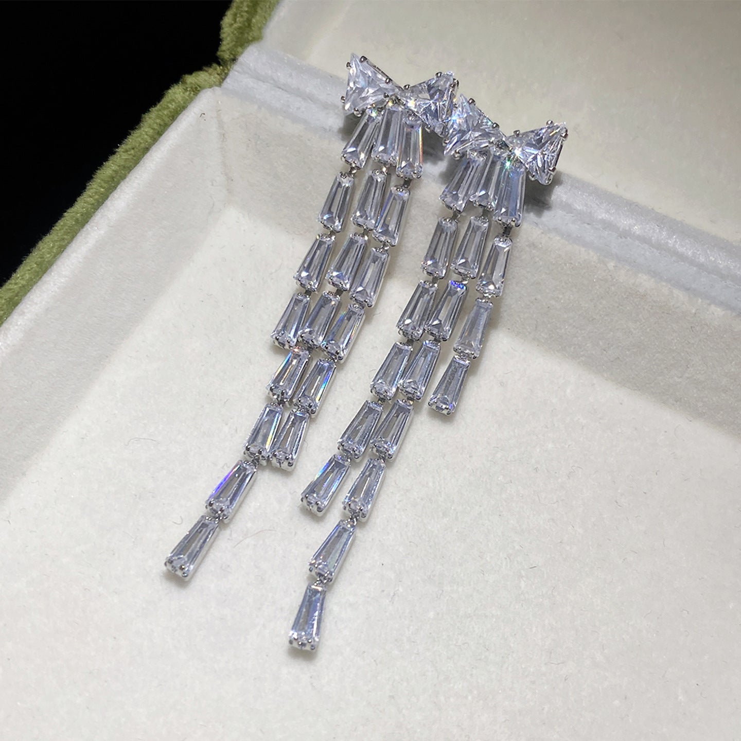 鋯石蝴蝶結流蘇耳釘