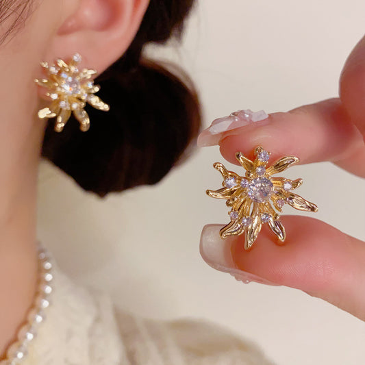 金屬太陽花鑲鑽耳釘－商品主圖｜https://igowo.tw/